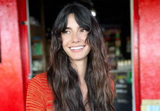 Ηλιάνα Παπαγεωργίου: Γαρύφαλλο στ’ αυτί και «καρφί» στη Ζενεβιέβ Μαζαρί