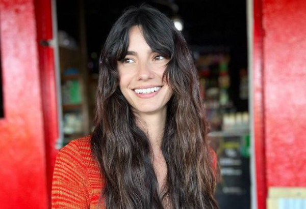 Ηλιάνα Παπαγεωργίου: Γαρύφαλλο στ’ αυτί και «καρφί» στη Ζενεβιέβ Μαζαρί