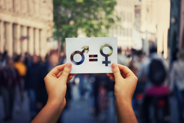 Η Ελλάδα για πρώτη φορά στις 12 χώρες παγκοσμίως με πλήρη νομική ισότητα ανδρών - γυναικών