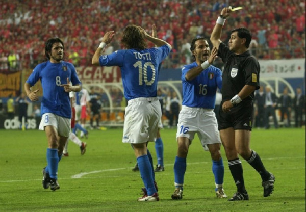 Ο διαιτητής-χασάπης της Ιταλίας, έσπασε τη σιωπή του 20 χρόνια μετά τα αίσχη του και προκαλεί (vids)