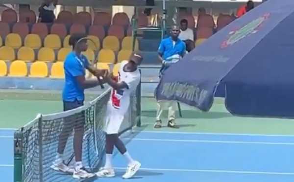 Απίστευτο βίντεο: Τενίστας έριξε σφαλιάρα στον αντίπαλό του και… άρχισαν να τον κυνηγάνε