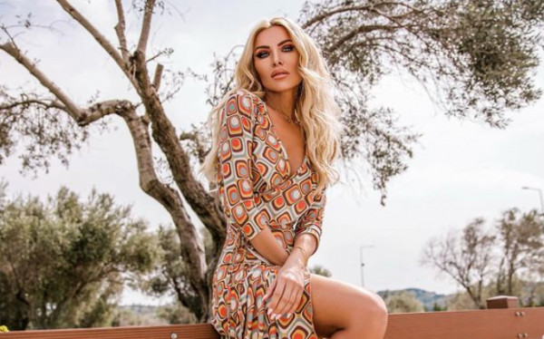 Κατερίνα Καινούργιου: «Μπροστά σε μια απίστευτη κτηνωδία κάποιες σχολίασαν το ντεκολτέ μου»