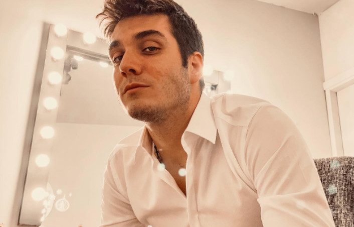 Γιώργος Κακοσαίος: Ερωτευμένος ο τραγουδιστής – Η αποκάλυψη για την κόρη της Δέσποινας Βανδή