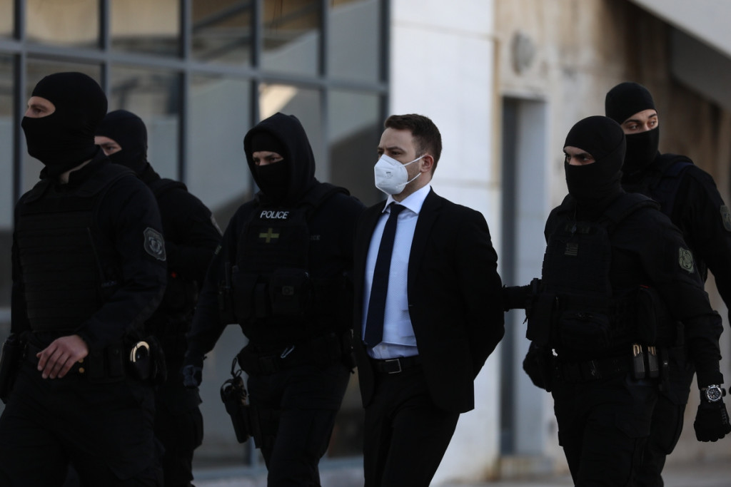 Μπάμπης Αναγνωστόπουλος: Ψυχρός και αμίλητος στην εισαγγελέα – Γιατί δεν παρέστησαν οι γονείς της Καρολάιν στη δίκη