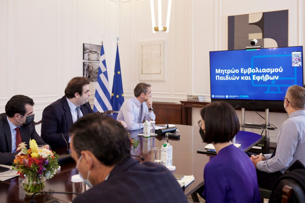 Δημιουργείται μητρώο εμβολιασμού – Σύσκεψη υπό τον Μητσοτάκη για το ψηφιακό Βιβλιάριο Υγείας Παιδιού