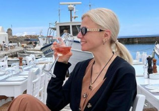 Συγκινητική φωτογραφία του Καλημέρη με την μικρή Ada – Διακοπές με την Κοντοβά στην Πάρο