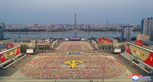 Βόρεια Κορέα: Η 110η επέτειος από τη γέννηση του «πατέρα ιδρυτή» της χώρας γιορτάστηκε χωρίς στρατιωτική παρέλαση