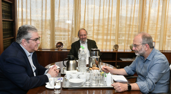 Κάτω από «κοινή σημαία» ΚΚΕ και ΚΚ Τουρκίας: Κοινή δήλωση Κουτσούμπα – Οκουγιάν