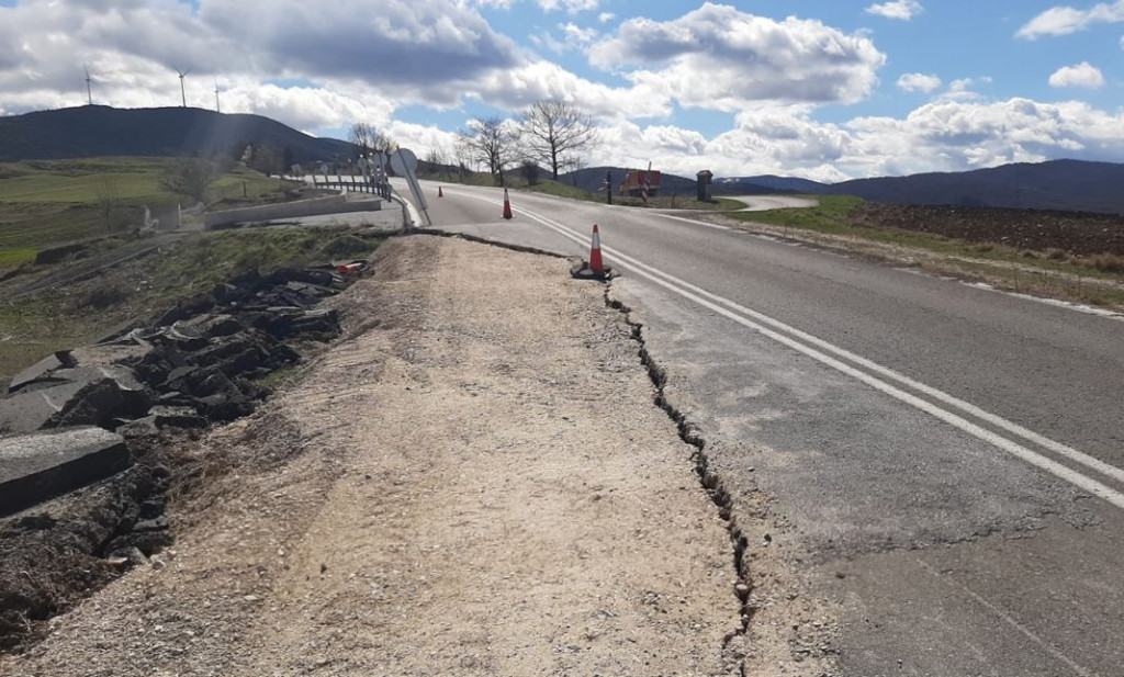 Κλειστή η εθνική οδός Κοζάνης – Λάρισας στο Τριγωνικό λόγω καθίζησης
