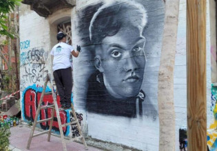 Λάρισα: Έκαναν γκράφιτι το πρόσωπο του 22χρονου που καταπλακώθηκε από τοίχο