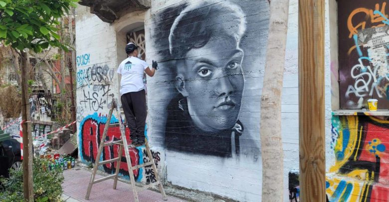 Λάρισα: Έκαναν γκράφιτι το πρόσωπο του 22χρονου που καταπλακώθηκε από τοίχο