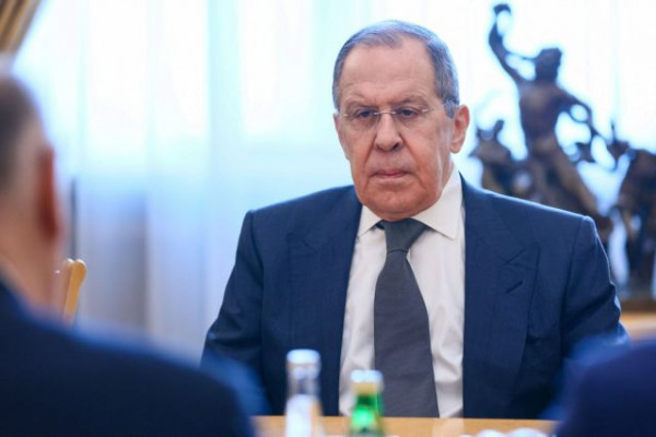 Λαβρόφ: Να μην υποτιμάται ο κίνδυνος πυρηνικού πολέμου – Το ΝΑΤΟ συγκρούεται με τη Ρωσία διά αντιπροσώπου
