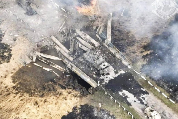 Πόλεμος στην Ουκρανία: «Καταστρέψαμε γέφυρα την ώρα που τη διέσχιζε ρωσική αυτοκινητοπομπή» υποστηρίζει το Κίεβο