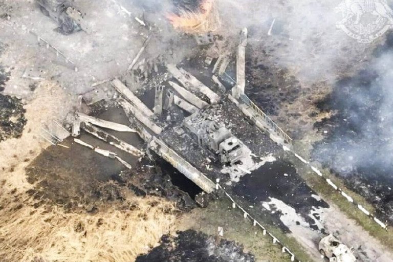 Πόλεμος στην Ουκρανία: «Καταστρέψαμε γέφυρα την ώρα που τη διέσχιζε ρωσική αυτοκινητοπομπή» υποστηρίζει το Κίεβο