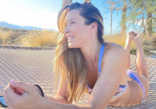 Μαριέττα Χρουσαλά: Με μικροσκοπικό μπικίνι στην Καλιφόρνια