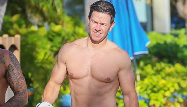 Μαρκ Γουόλμπεργκ: Έβαλε πάνω από 15 κιλά και έγινε αγνώριστος στην ταινία «Father Stu»