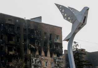 Ουκρανία: Ξεκίνησε η μεγάλη ρωσική επίθεση στα ανατολικά – Όπλα και τεθωρακισμένα στέλνει η Βρετανία