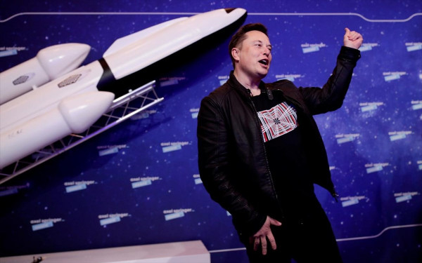 Έλον Μασκ: Πούλησε μετοχές της Tesla αξίας 8 δισ. δολαρίων