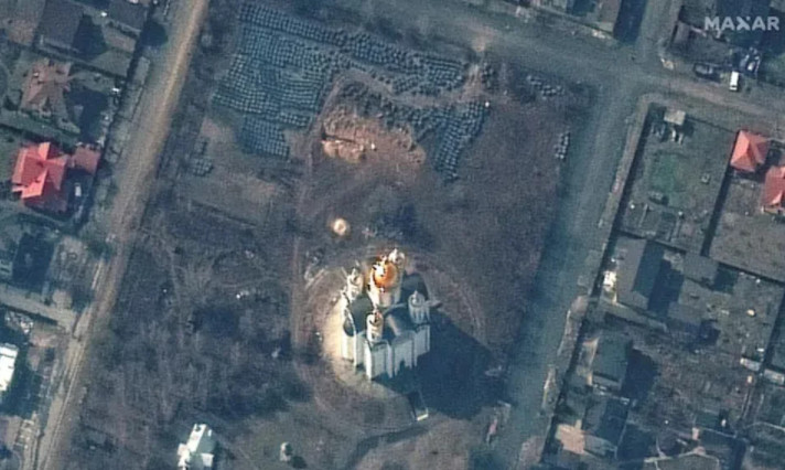 Ουκρανία: Δορυφορικές εικόνες από τη φρίκη της Μπούκα - Ομαδικός τάφος 14 μέτρων
