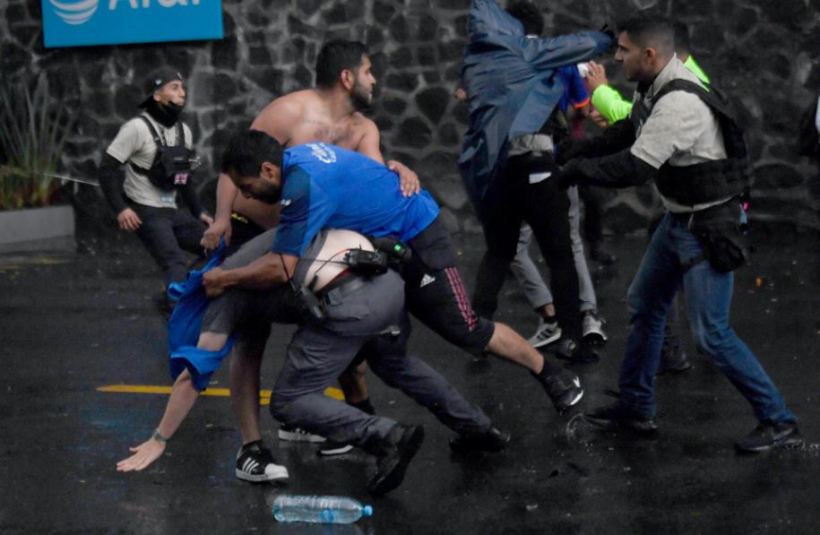 Απίστευτα επεισόδια στο Μεξικό μετά από ποδοσφαιρικό αγώνα - Δείτε βίντεο