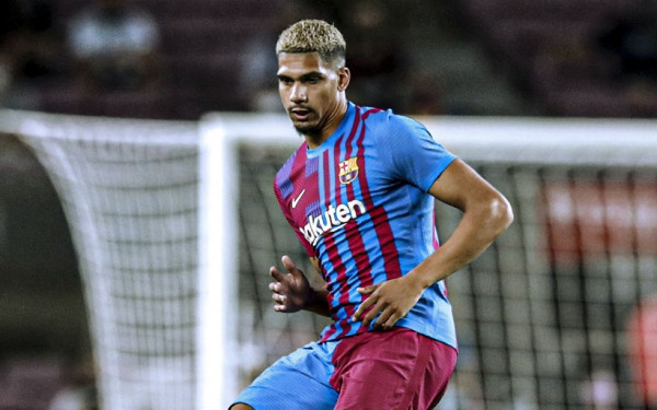 Επίσημο: Στην Μπαρτσελόνα μέχρι το 2026 με μυθική ρήτρα ο Αραούχο (vid)