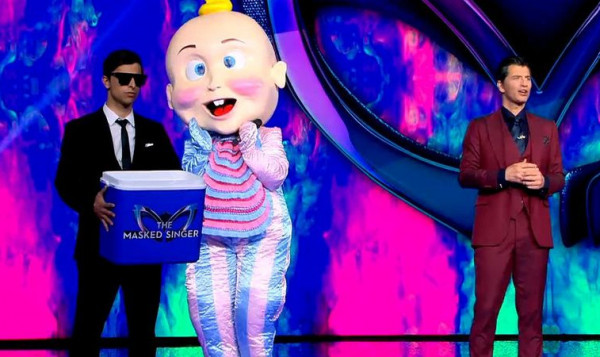 The Masked Singer: Το μωρό ενθουσίασε τους κριτές και «έπνιξε» τον Ρουβά στις αγκαλιές