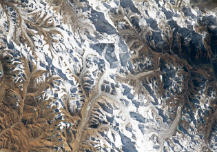 Μοναδική φωτογραφία του Έβερεστ τραβηγμένη από αστροναύτη