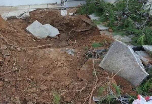 Νέα Σμύρνη: Γυναίκα με αναπηρία εγκλωβισμένη στο σπίτι της εξαιτίας μίας… λακκούβας