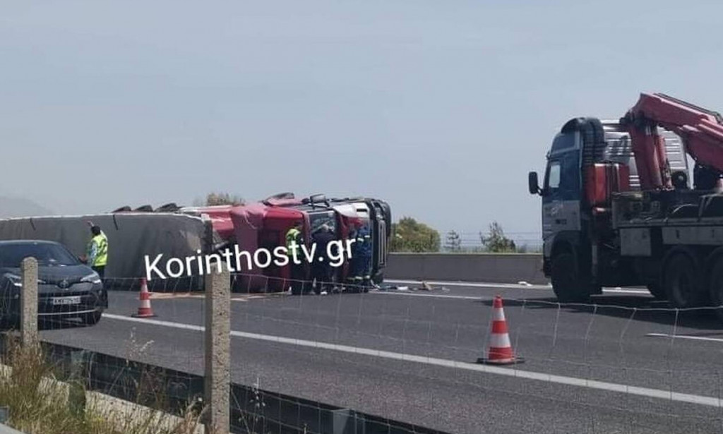 Κινέτα: Ανατροπή νταλίκας στην εθνική οδό – Μεγάλο μποτιλιάρισμα