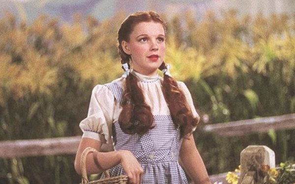 Σε δημοπρασία το διάσημο φόρεμα της Ντόροθι από τον Μάγο του Οζ