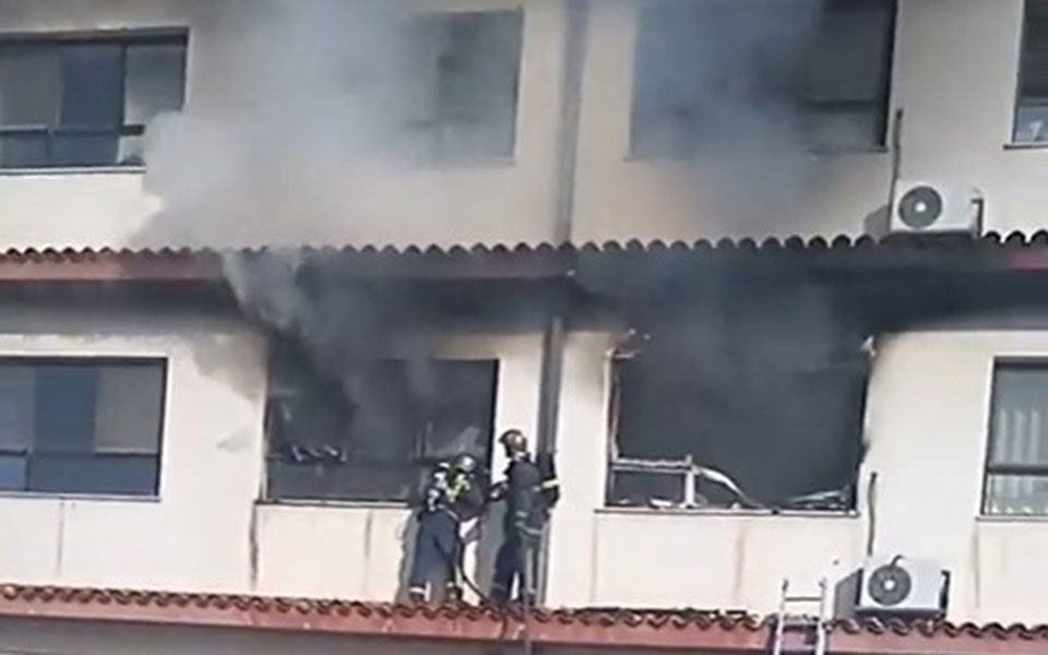 Φωτιά στο νοσοκομείο Παπανικολάου: Εντοπίστηκε ένας νεκρός
