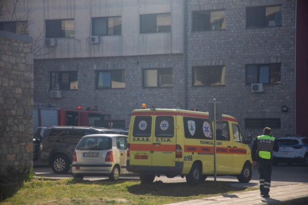 Φωτιά στο Παπανικολάου: Δύο ασθενείς στη ΜΕΘ μία ημέρα μετά την τραγωδία