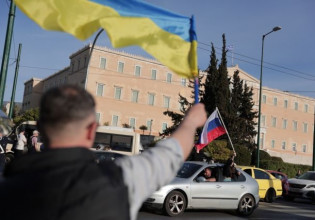 Παραλίγο ρωσο-ουκρανική «σύρραξη» στην πλατεία Συντάγματος