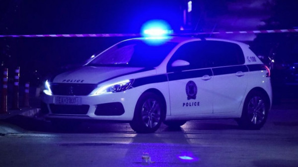 Εύβοια: «Γάζωσαν» με σφαίρες αυτοκίνητο αστυνομικού και της γυναίκας του
