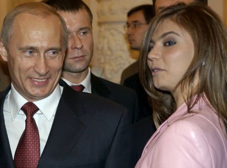 Ρωσία: Πίσω στη Μόσχα η Καμπάεβα – Ο Πούτιν την θέλει για «να ανακοινώσει τη νίκη επί της Ουκρανίας»