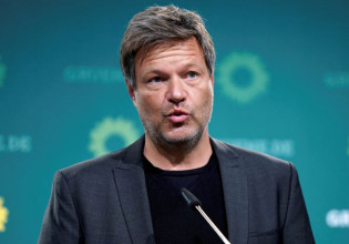 Χάμπεκ: Να στείλουμε βαρέα όπλα στην Ουκρανία παρά τον κίνδυνο να εκληφθεί ως εμπλοκή στον πόλεμο