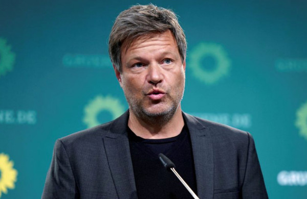 Χάμπεκ: Να στείλουμε βαρέα όπλα στην Ουκρανία παρά τον κίνδυνο να εκληφθεί ως εμπλοκή στον πόλεμο