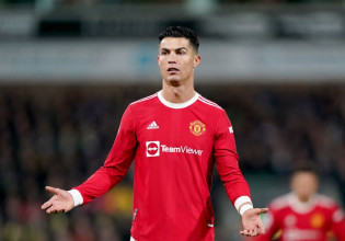 Το «ευχαριστώ» του Ρονάλντο στο Άνφιλντ: «Ένας κόσμος, ένα άθλημα, μια παγκόσμια οικογένεια»