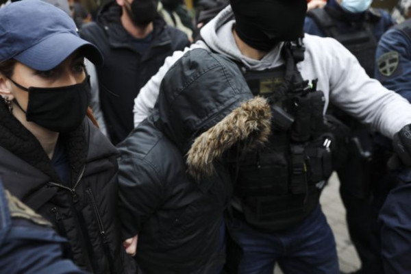 Πάτρα: Η στιγμή που η ανακρίτρια έδειξε να εξετάζει το ενδεχόμενο να αφήσει ελεύθερη τη Ρούλα Πισπιρίγκου