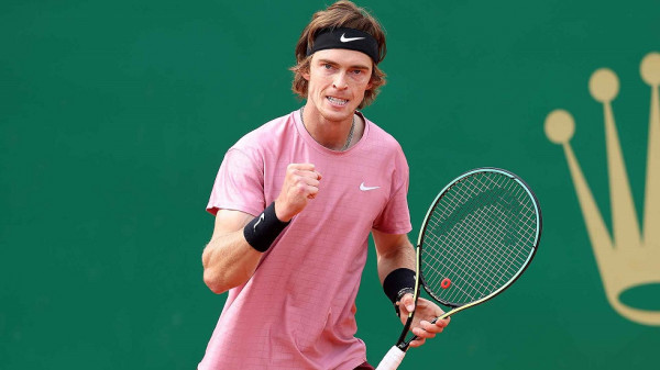 Τρομερός Ρούμπλεφ: Νίκησε τον Τζόκοβιτς μέσα στο σπίτι του