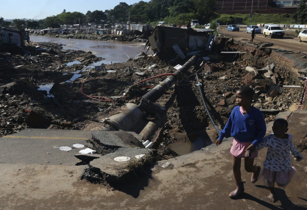 Νότια Αφρική: Μεγαλώνει ο τραγικός απολογισμός από τις πλημμύρες – Τουλάχιστον 400 νεκροί