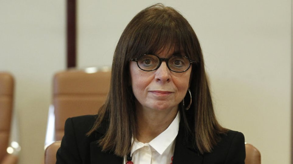 Κατερίνα Σακελλαροπούλου: «Η πανδημία είναι ακόμη εδώ - Αναγκαίος ο εμβολιασμός μας και η τήρηση των μέτρων»