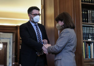 Συνάντηση Σακελλαροπούλου με Μανώλη Ανδρουλάκη