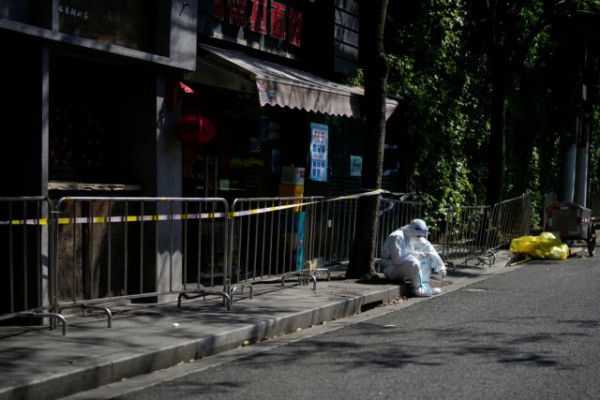 Έλληνας στην Σανγκάη: «Δεν μπορούσαμε να βγούμε από το διαμέρισμα για 40 ώρες γιατί είχαμε ένα κρούσμα»