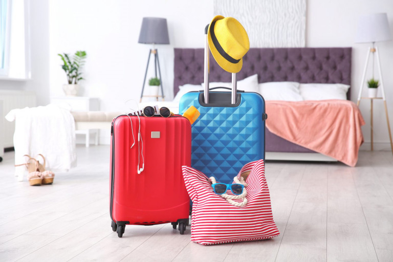 Θα πάει μακριά η βαλίτσα: 4+1 tips και ιδέες για να οργανώσεις άψογα αποσκευές και διακοπές