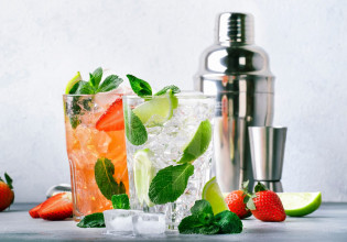 Κοκτέιλ από σπίτι: Τρεις πανεύκολες συνταγές και ο απαραίτητος εξοπλισμός για να τις τελειοποιήσεις