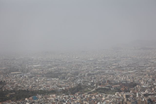 Καιρός: Αφρικανική σκόνη «σκεπάζει» την Αθήνα - Πώς μπορούν να προφυλαχθούν οι ευπαθείς ομάδες