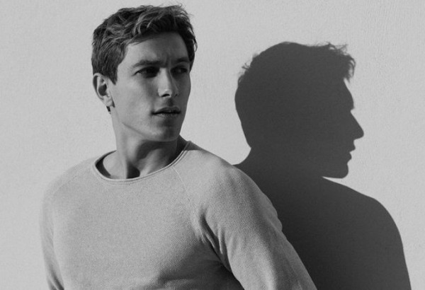 Έντουαρντ Στεργίου: «Ο πόλεμος στην Ουκρανία έχει στόχο να πλήξει την ελευθερία»