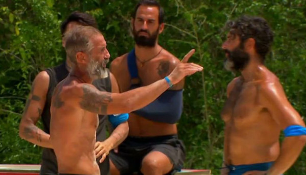 Survivor: Άγριος καυγάς Κατσαούνη και Καραγκούνια – Αντάλλαξαν βαριές κουβέντες