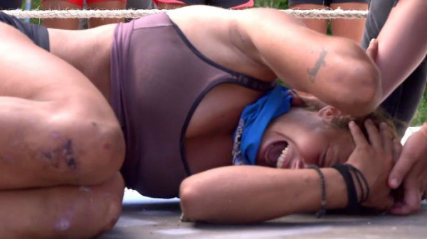 Survivor: «Πάγωσαν» όλοι με τον τραυματισμό της Μαίη – Στο νοσοκομείο η παίκτρια